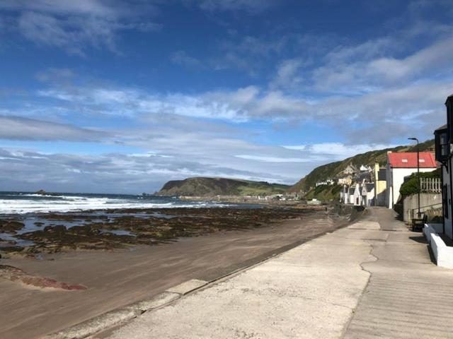 Puffins Nest Gardenstown Exterior photo